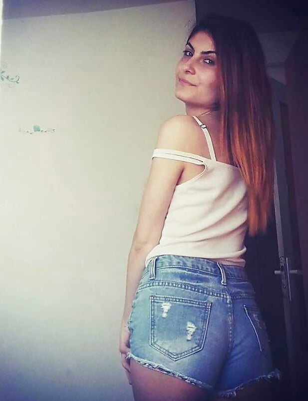 JEANS SHORTS ,BIG BUTT adult photos