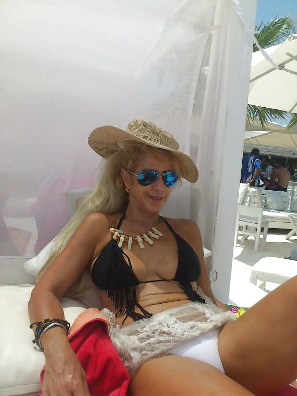 Nice Bikini Milfs&Teens adult photos