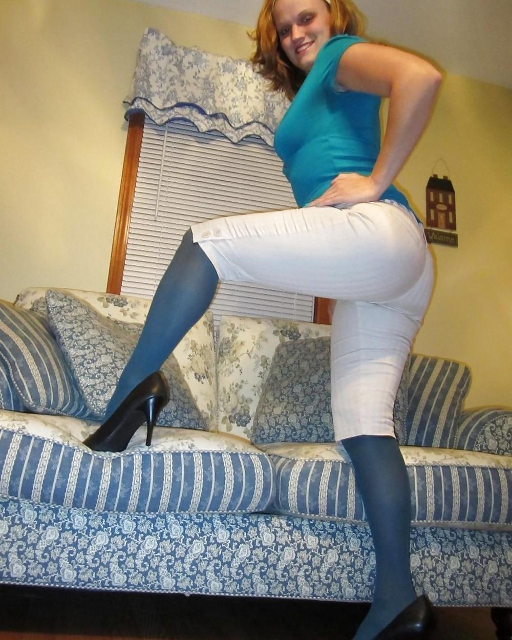 SEXY BUSTY IN PANTYHOSE adult photos