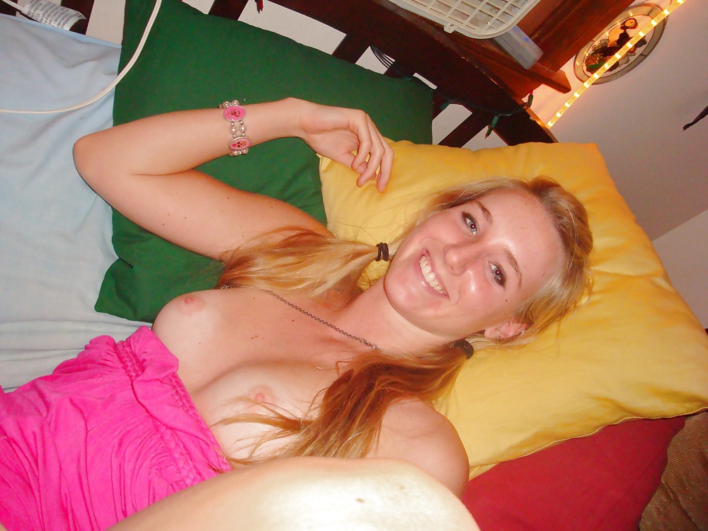 Sexy Skinny Blonde Teen Selfshot adult photos