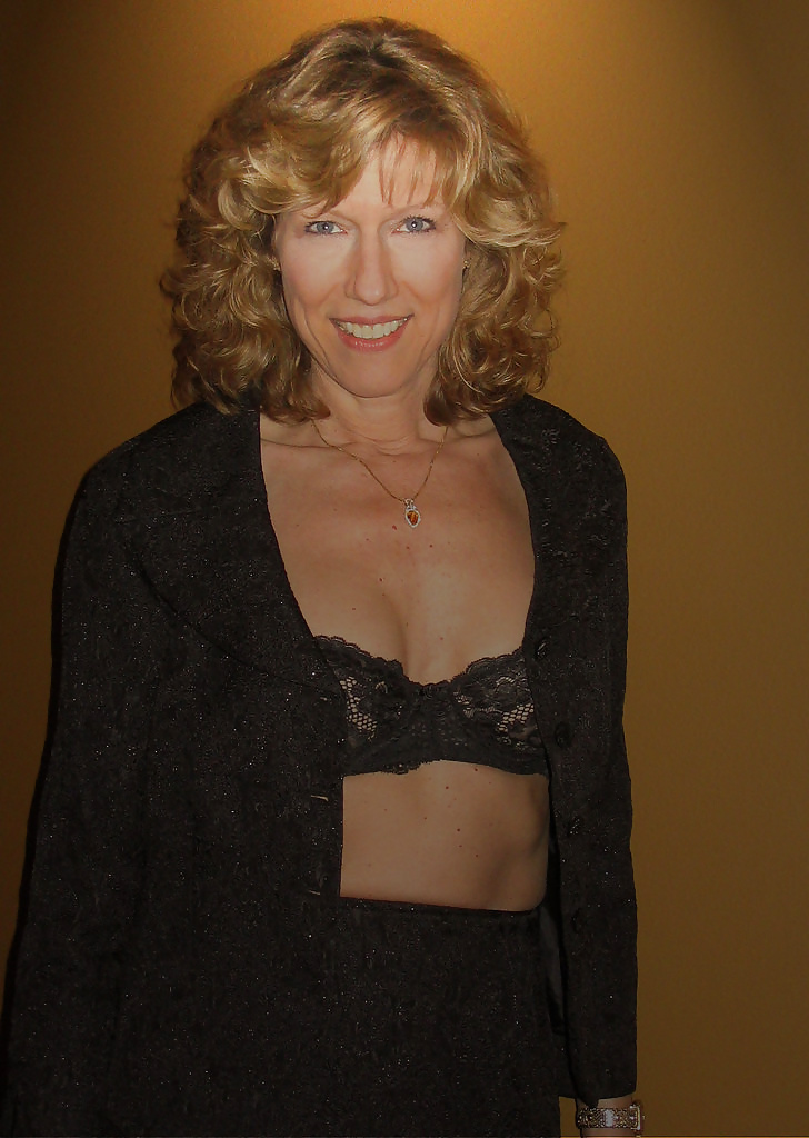 Sexy Mature Milf Mary adult photos