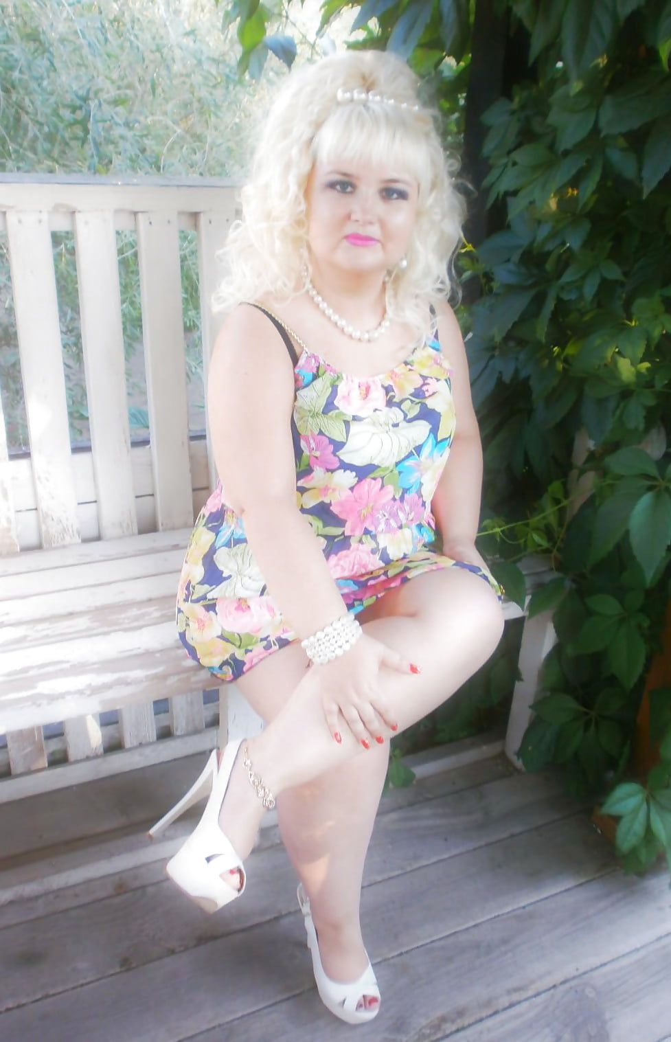 Full thighs in the mini 180 adult photos