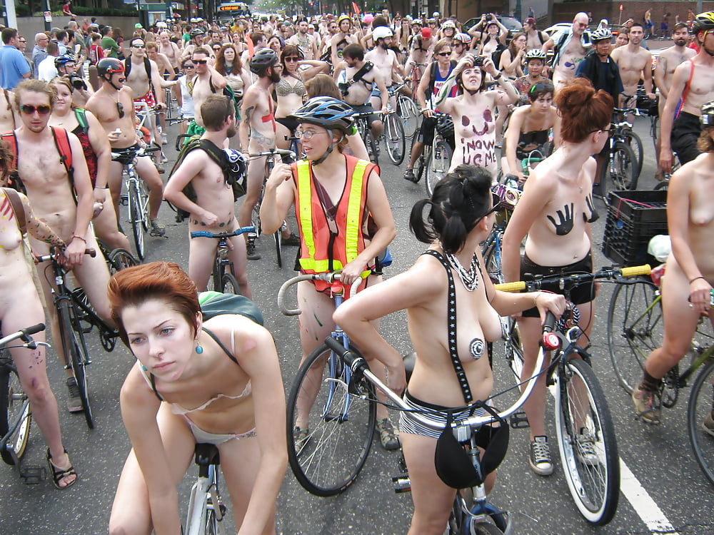 Naked Bike Ride Cycling Showing Titis Pussies Some Cocks Adult
