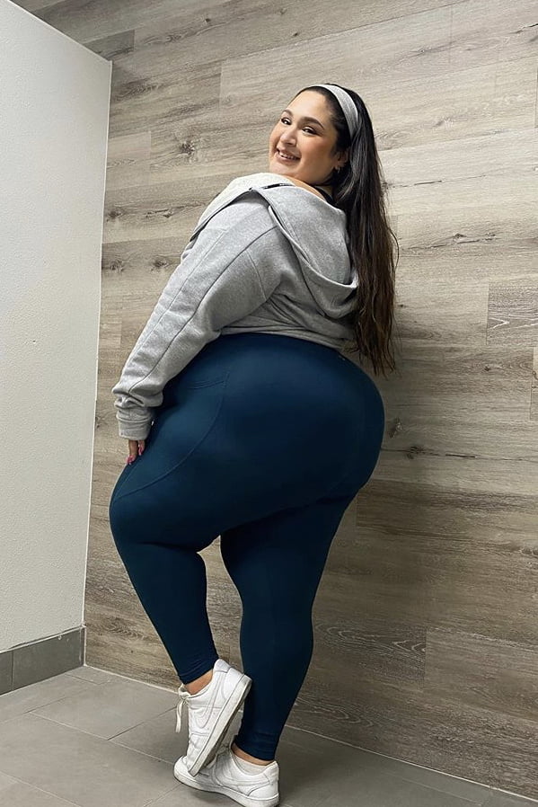 Thick 38 - 75 Photos 