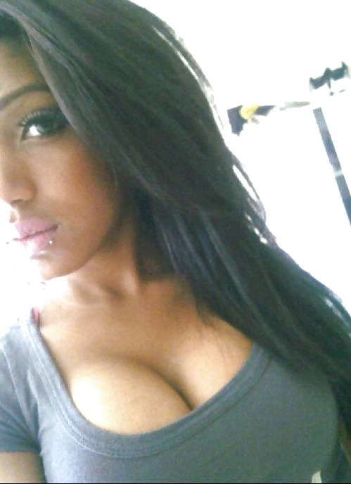 great cleavages beaux decolletes adult photos