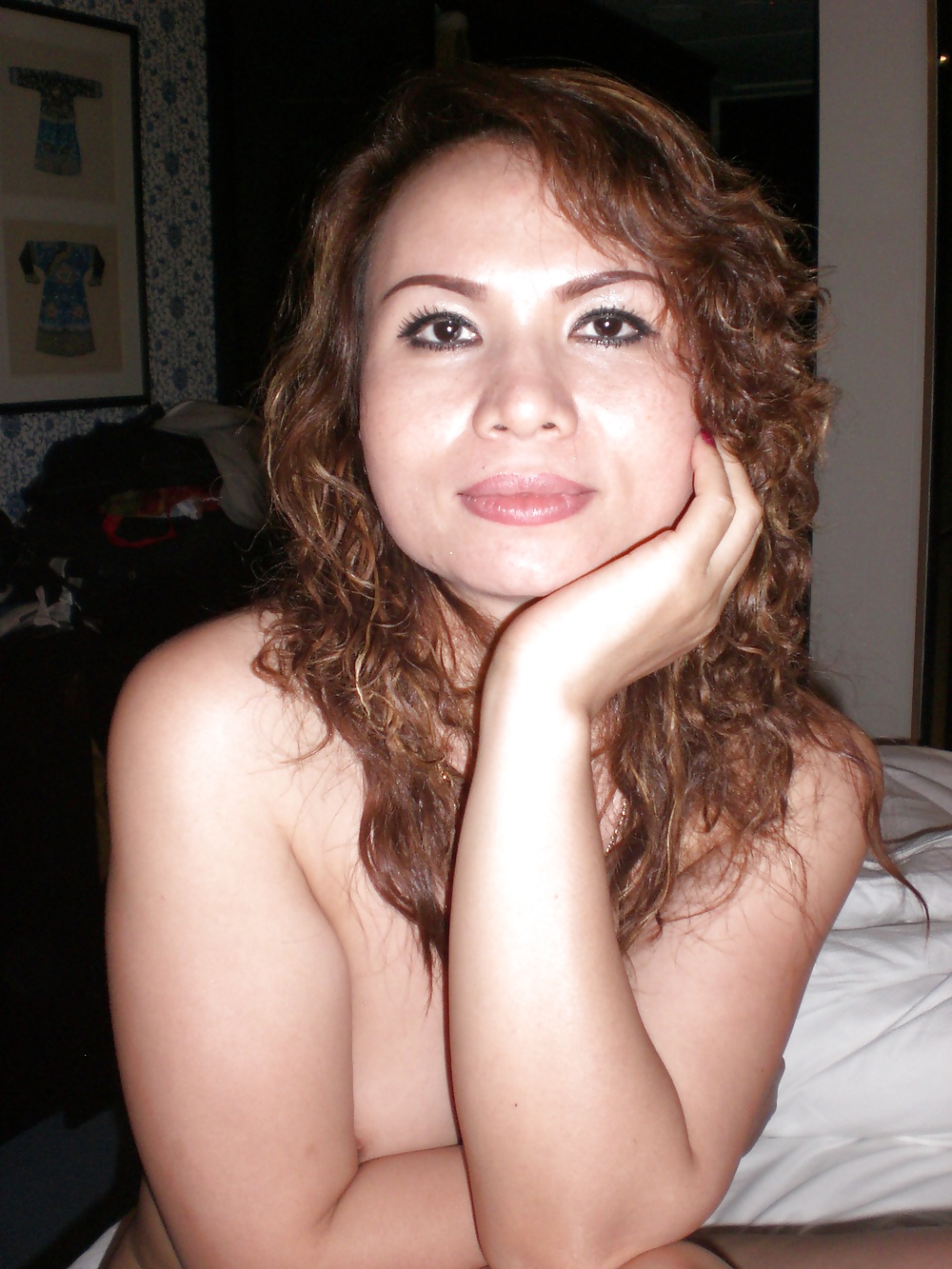 Inonesian girl in Singapore adult photos