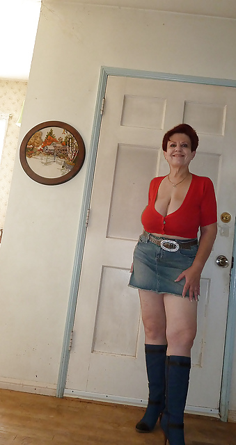 The Busty Mature Lady 2 adult photos