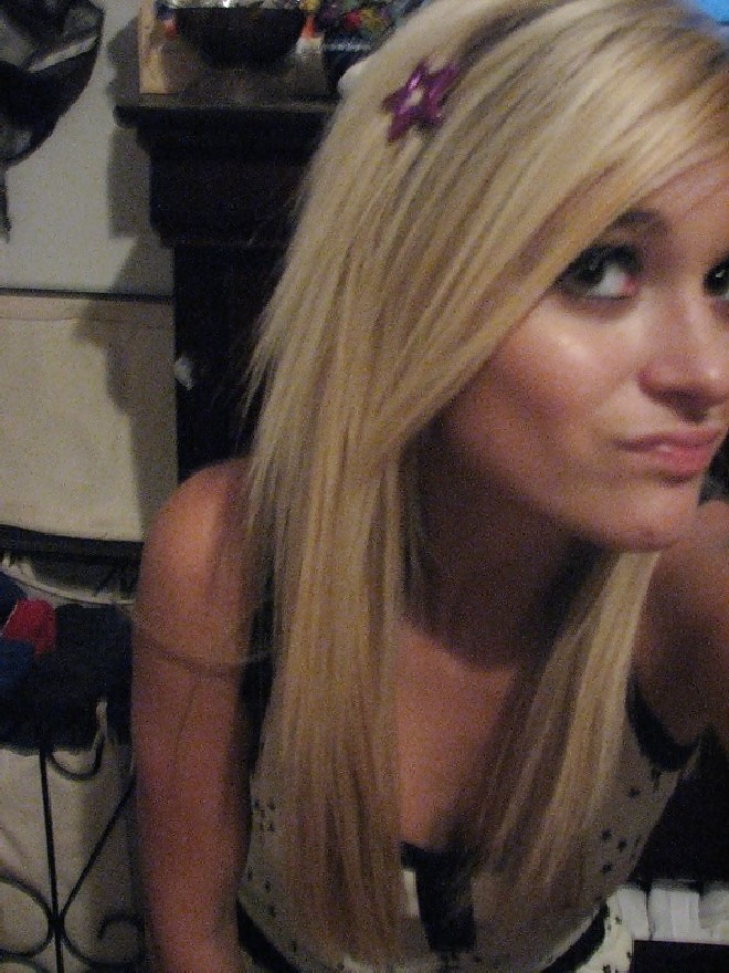 Blonde Hottie From ,SmutDates adult photos