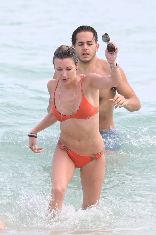 Katie Cassidy et Paolo - 133 Photos 