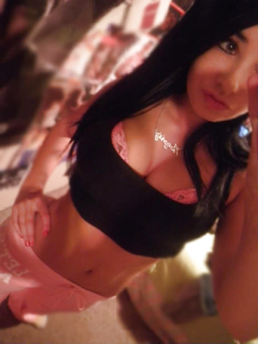 Found On The Web - 86 (selfy) adult photos