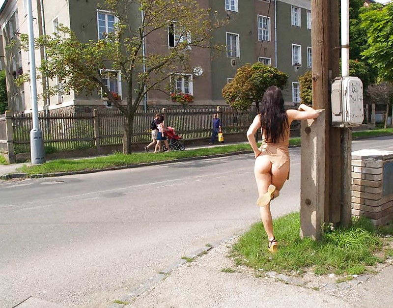 Amateur Brunette Nude On Street,By Blondelover. adult photos