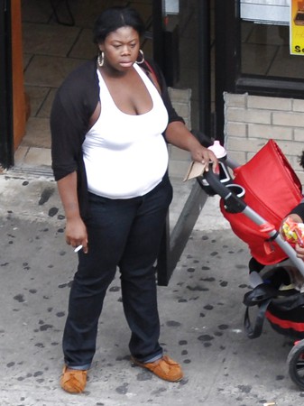 Harlem Girls in the Heat 378 New York-Smoking with the Baby