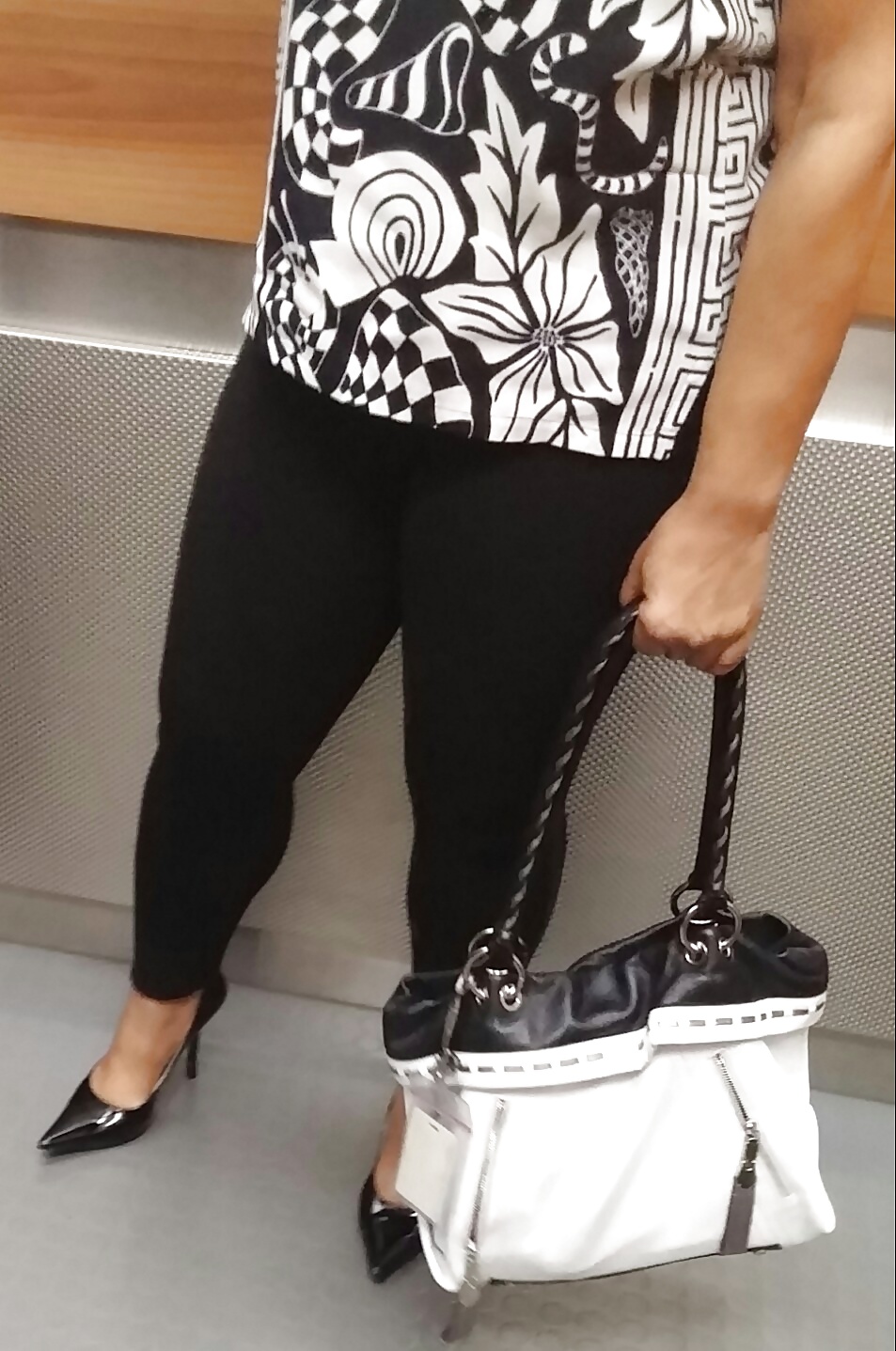 Cookie's thick legs and ass at work. adult photos