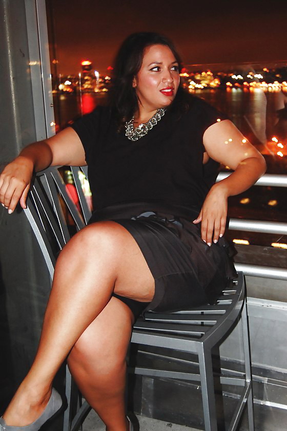 Full thighs in the mini 25 adult photos