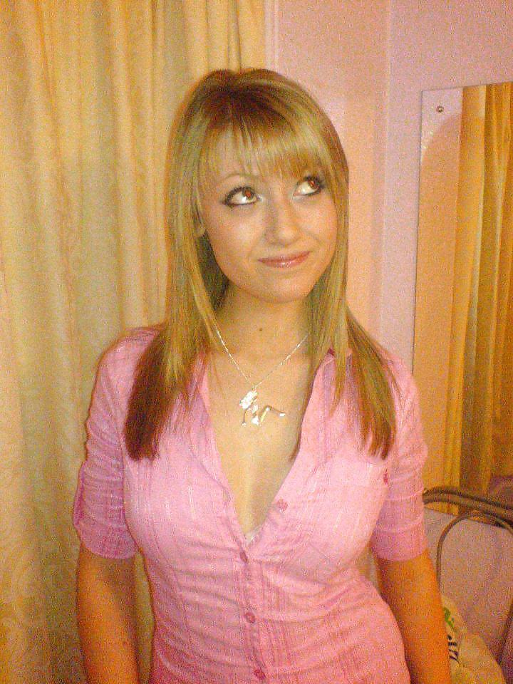 Pretty Amateur Blonde 6 adult photos