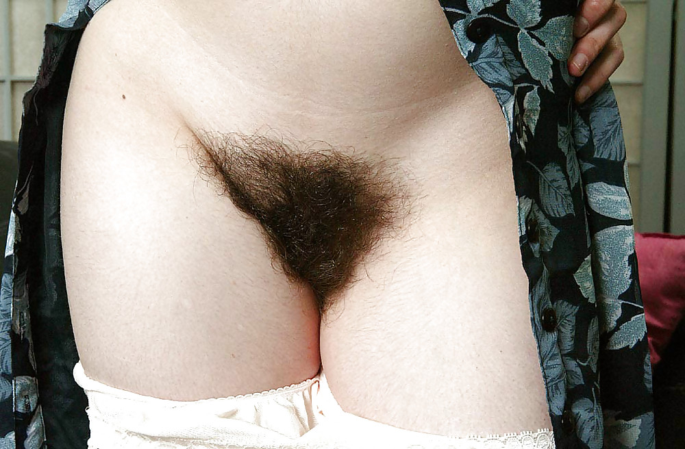 DO YOU LIKE HAIRY WOMAN ?...HERE IS RENEE adult photos