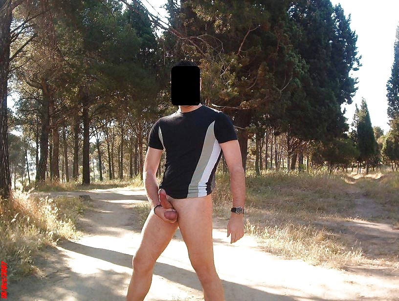 En el sendero del campo adult photos