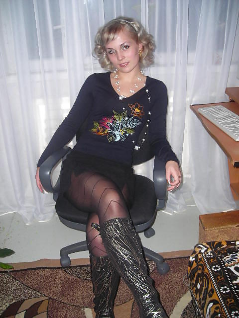 nylon - upskirt - leg 27 adult photos