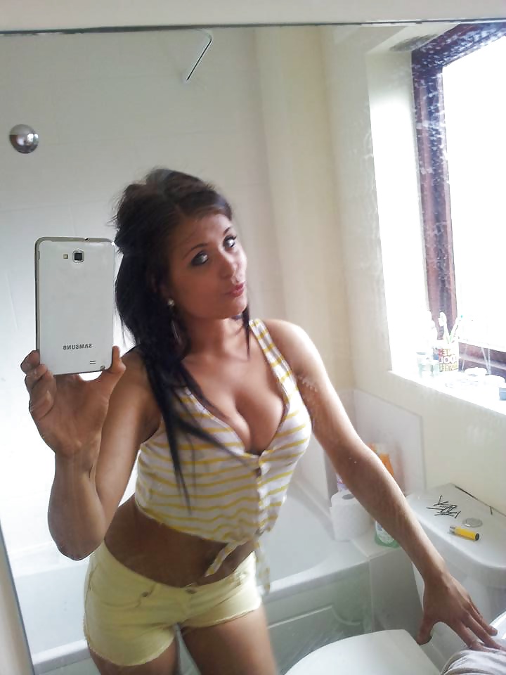 Sexy British slut Laura adult photos