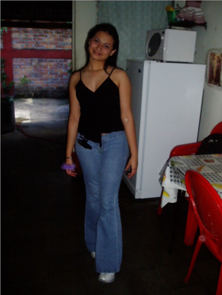 SUS CELULARES EN REPARACION VII adult photos