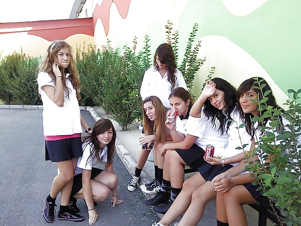 Liseli Kizlar adult photos