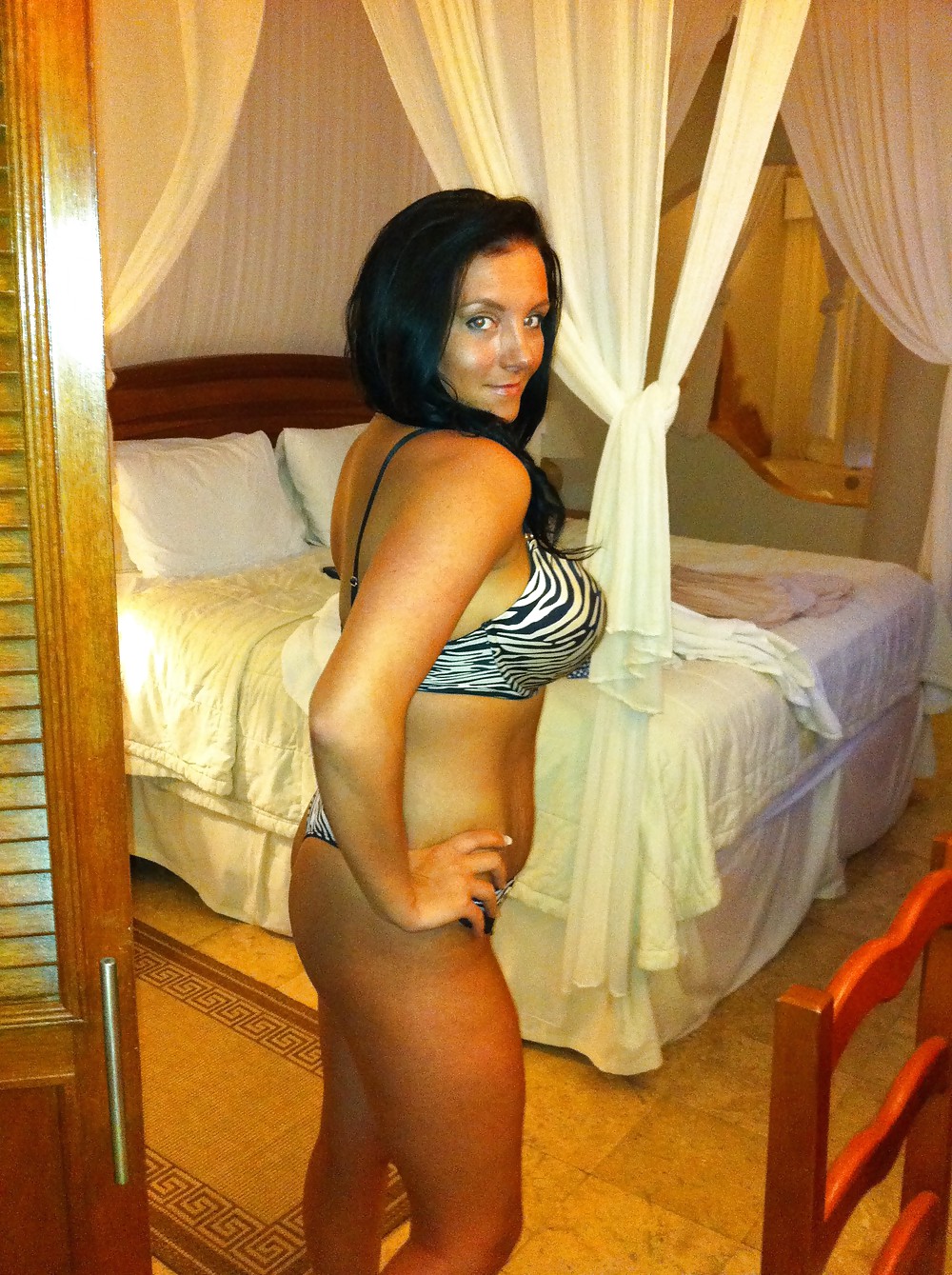 Busty Amateur Lady adult photos