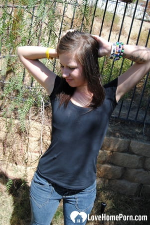 outdoor seduction makes me even more horny         