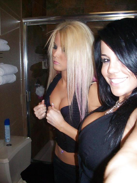 2 Hot Girls adult photos