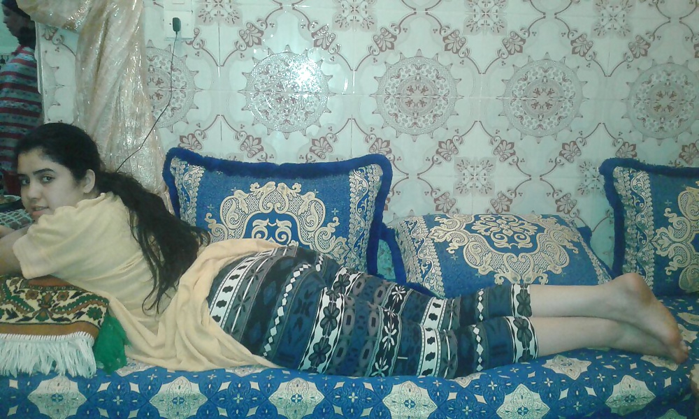 Hijab Bitch Nadia adult photos