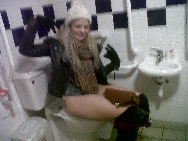 UK Girls on the Toilet - vol 1 adult photos