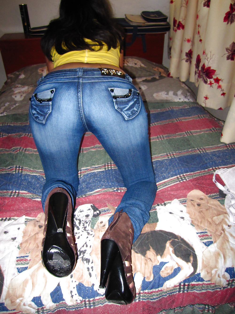 Puta con tacones , Bitch with Heels adult photos