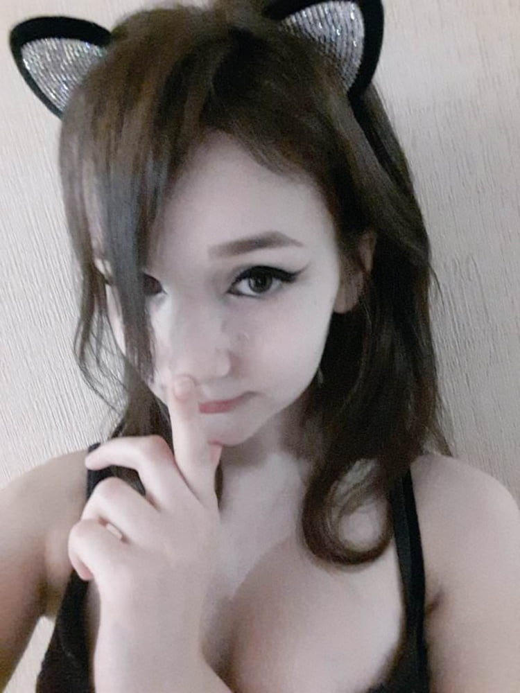 ASIAN TEEN EILEEN WITH AWESOME BUBBLE BUTT adult photos