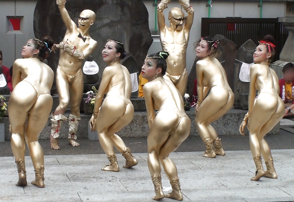 Chinese girls- Gold paint- Hot Public Tits and Ass adult photos