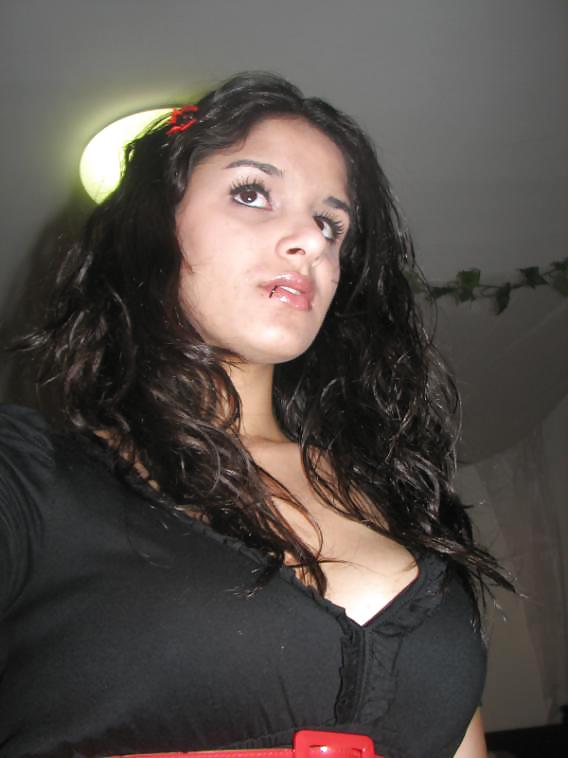 SEXY LATINA CHICK adult photos