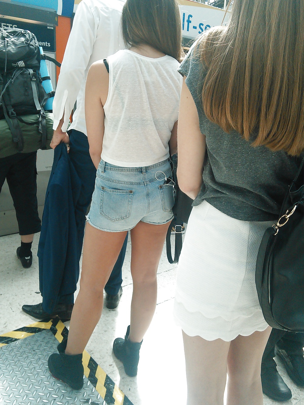 Londonperv's Candids 2014 - At the Station vol 3 adult photos