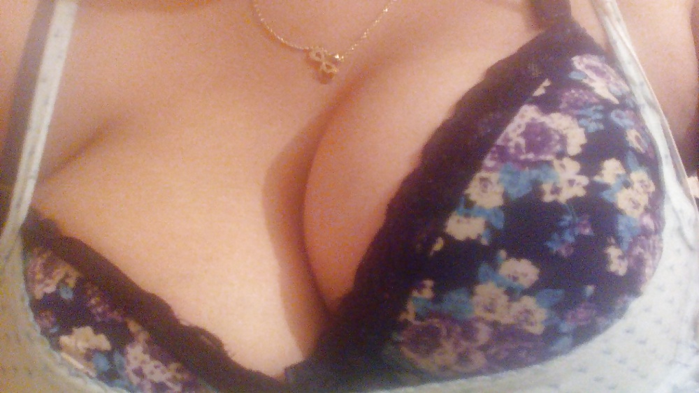 Hijab Bitch Nadia adult photos