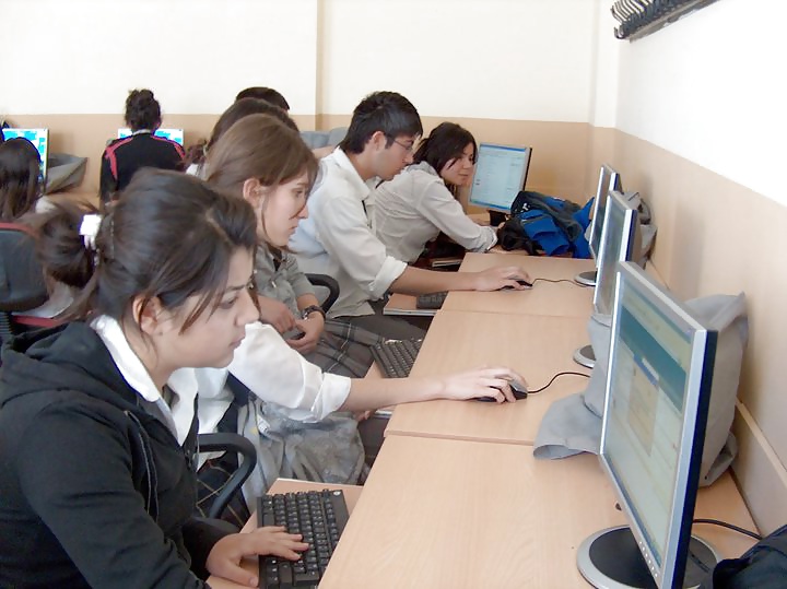 Liseli Kizlar adult photos