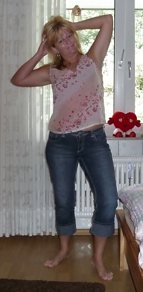 Ulrike Posing adult photos