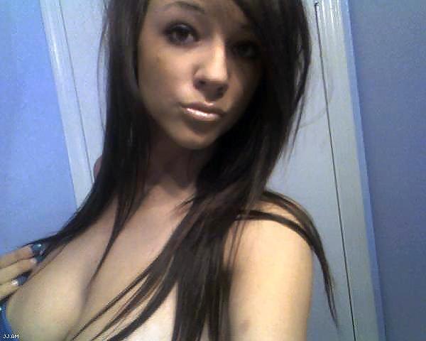 Busty Amateur-Babe adult photos