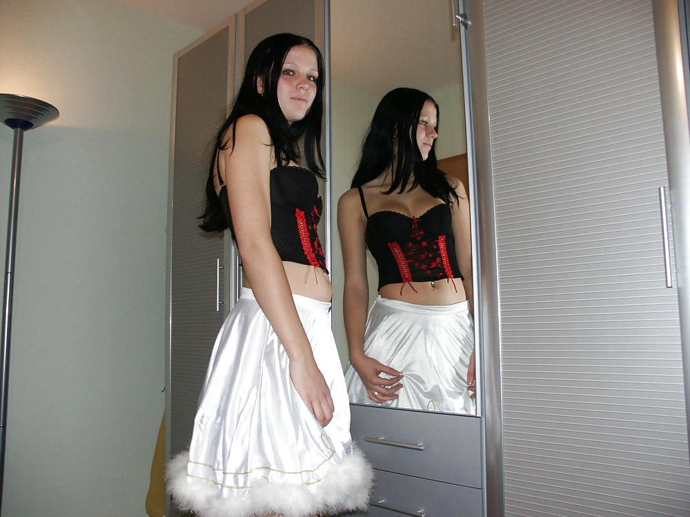 BEAUTIFUL AMATEUR TEEN FROM BERLIN IX adult photos