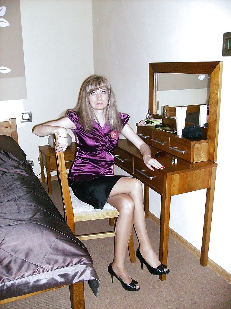 hotlegs-mature legs and more4 adult photos