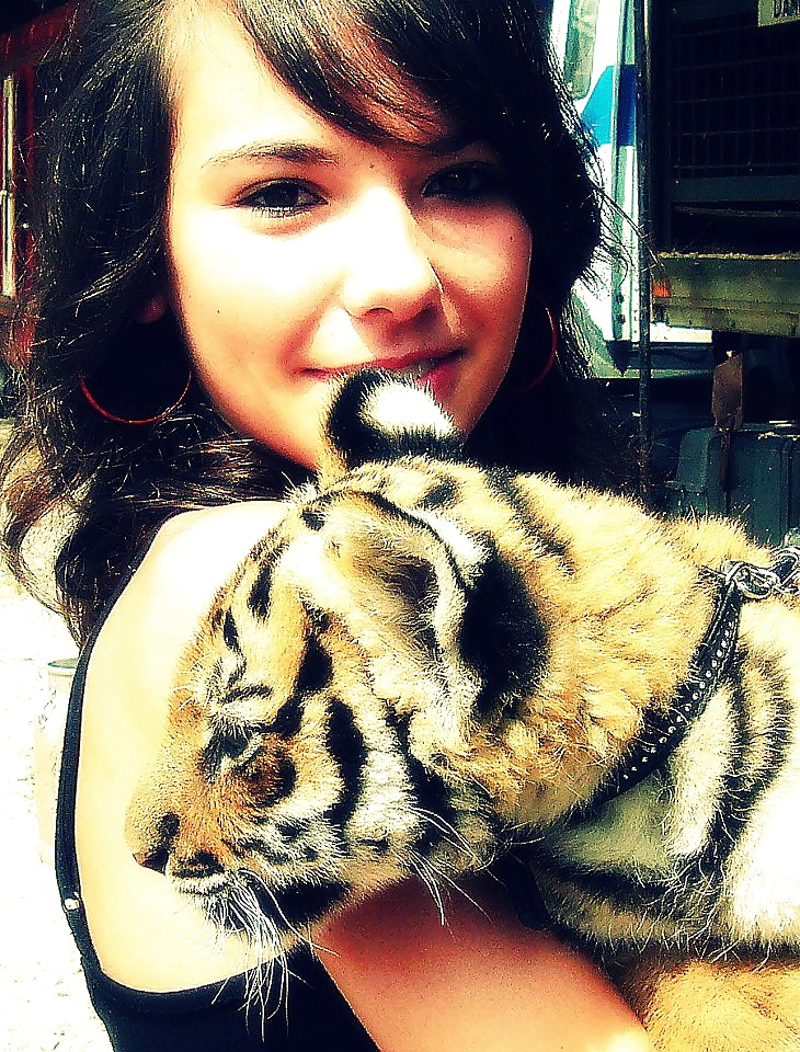 Louise la petite salope adult photos