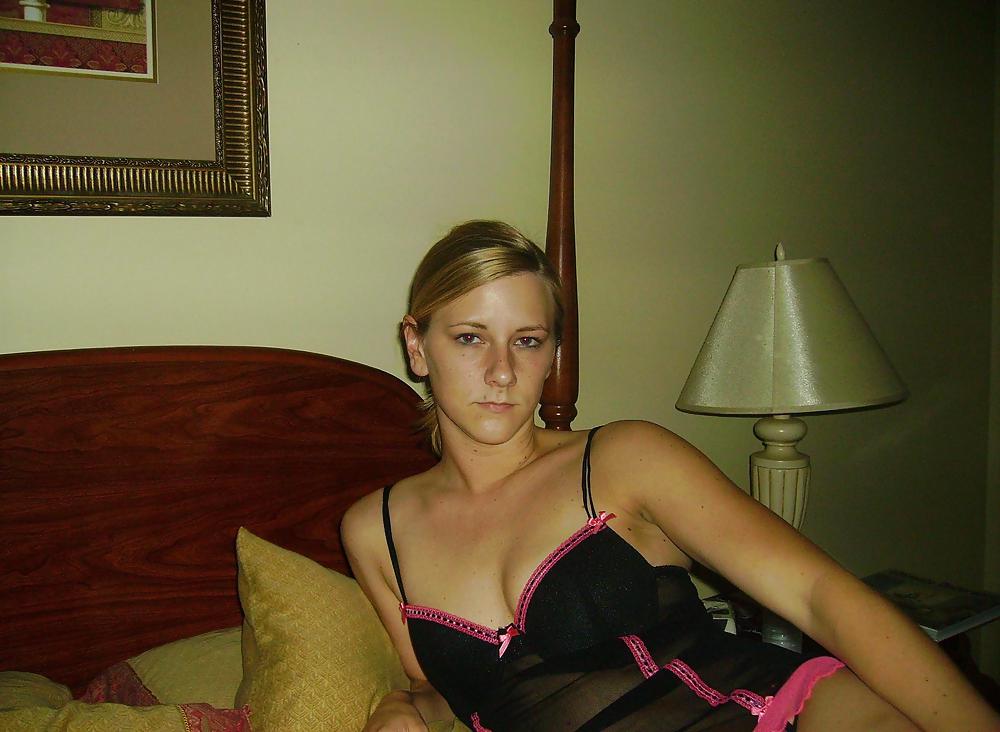 BIONDA adult photos