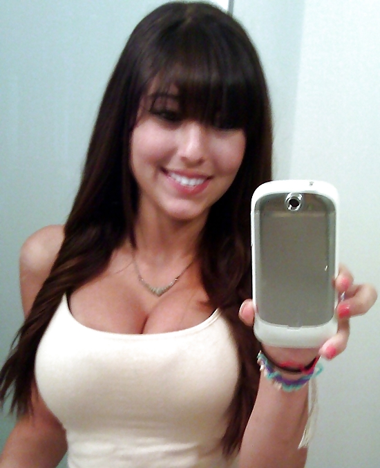 Teen Facebook Selfshots - Real Amatuers adult photos