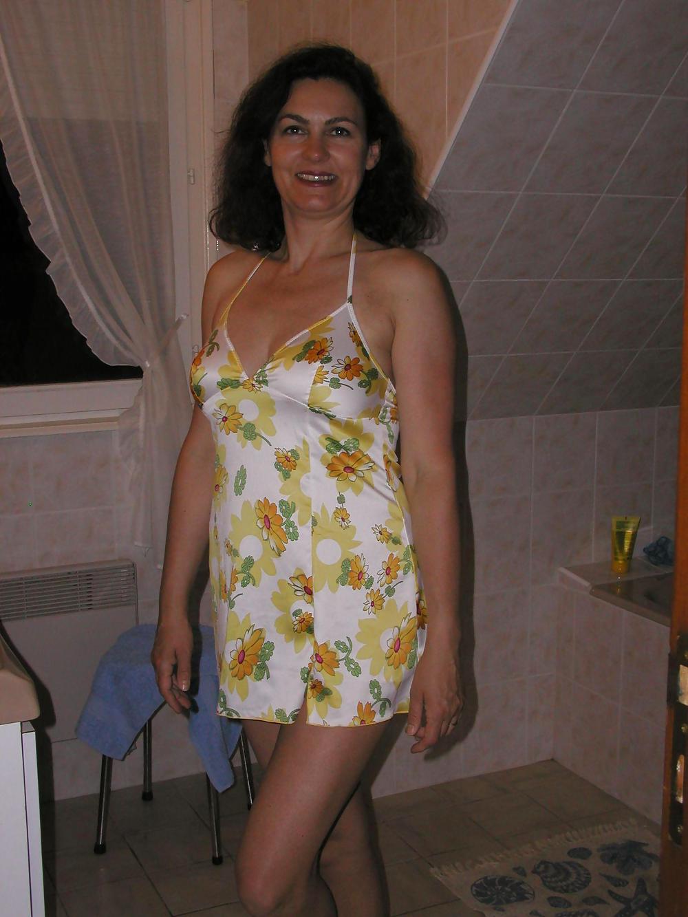 HORNY MATURE SLUT adult photos