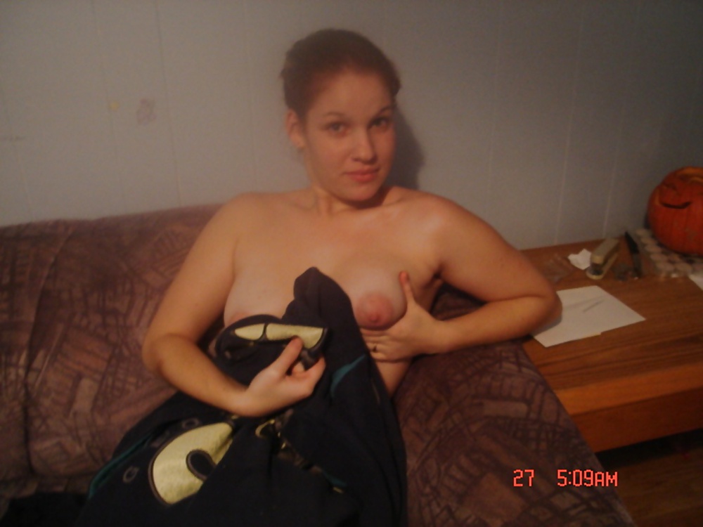 Pregnant Wife Shows Her Naked Body adult photos