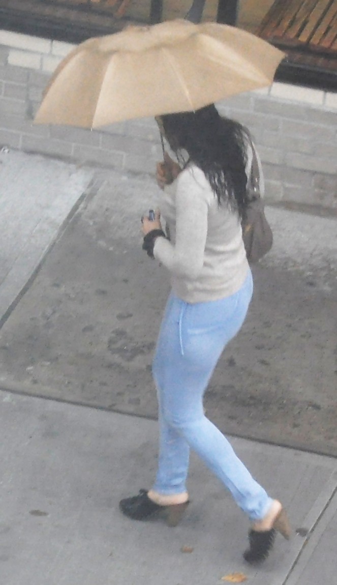 Harlem Girls in the Heat 462 New York - Tight Jeans Umbrella adult photos