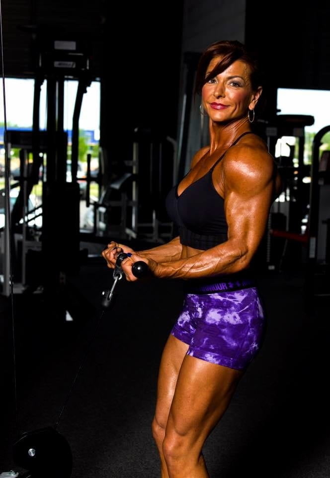  fit milfs 11 (mature, mom, hardbody, muscle) - 30 Pics 