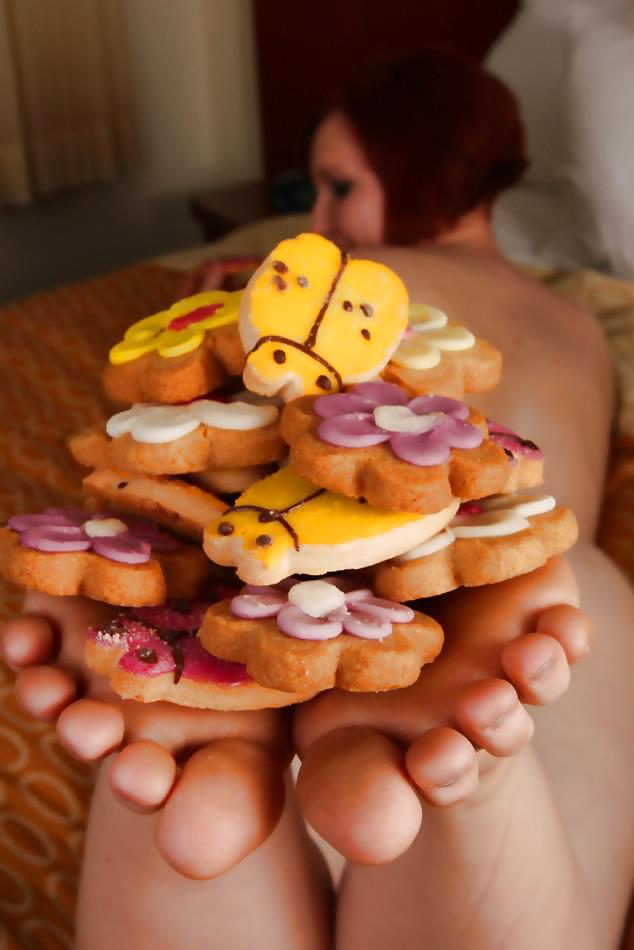 Feet and Food - Piedi e cibo adult photos