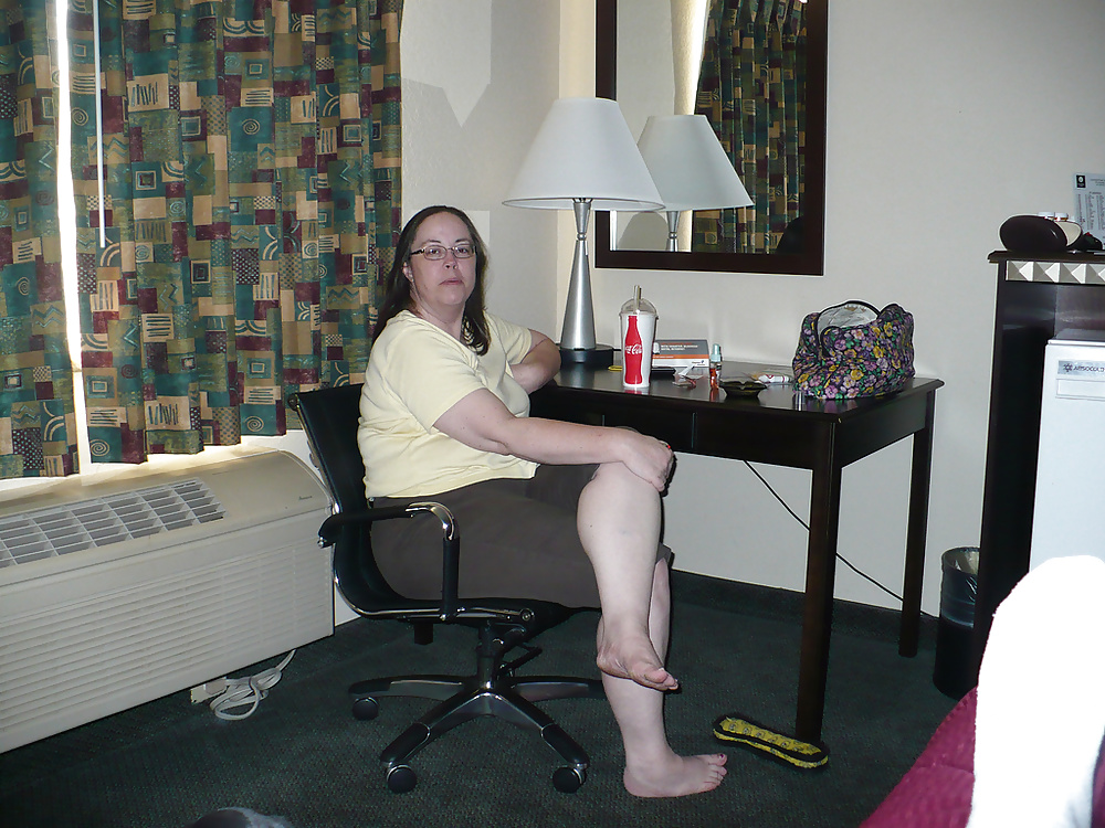 Slut wife Brenda Wilcox motel strip adult photos